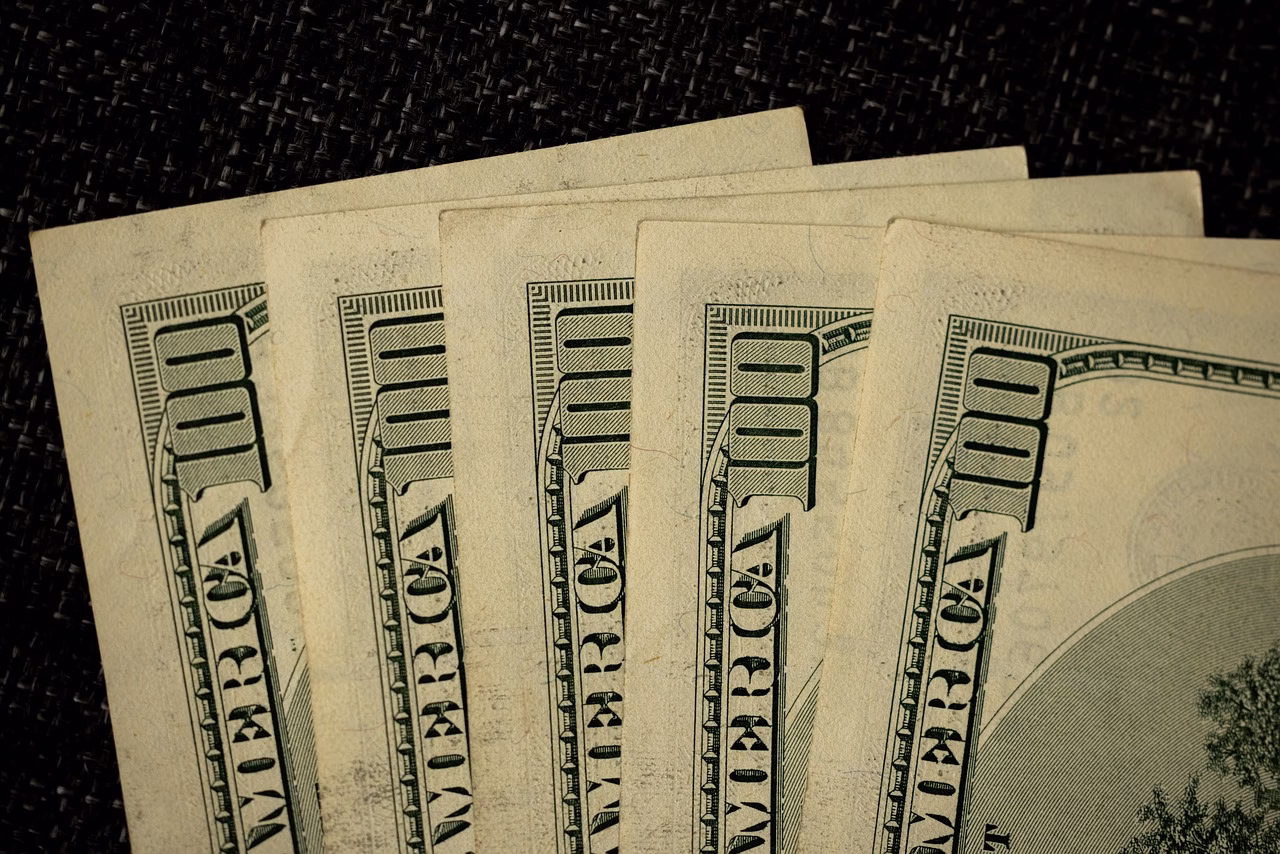 dollars 6771182 1280